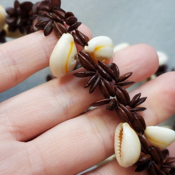 Vintage 70s Cream Cowrie Shell‎ Long Brown Seed Necklace Boho Beach Nautical - Picture 4 of 7